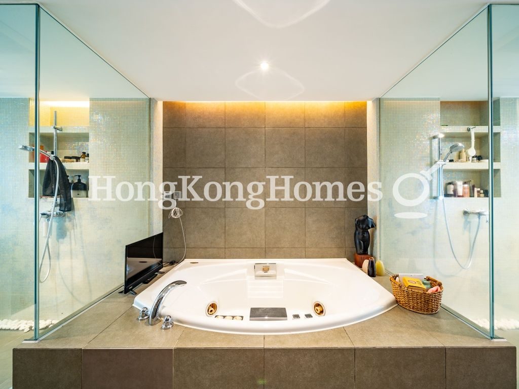 Master Bathroom — Wing On Villas, The Peak