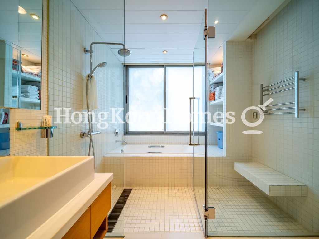 Second Ensuite Bathroom — Wing On Villas, The Peak