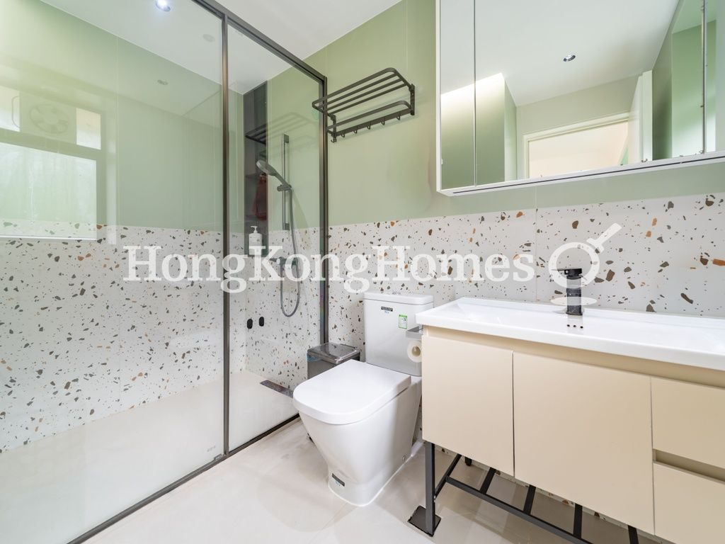 Second Ensuite Bathroom — The Mayfair, Mid-levels Central