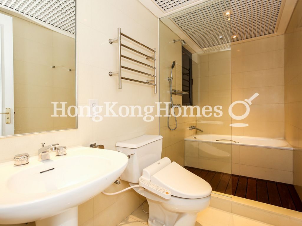 Guest Bathroom — Hong Kong Parkview - Tower 17, Repulse Bay