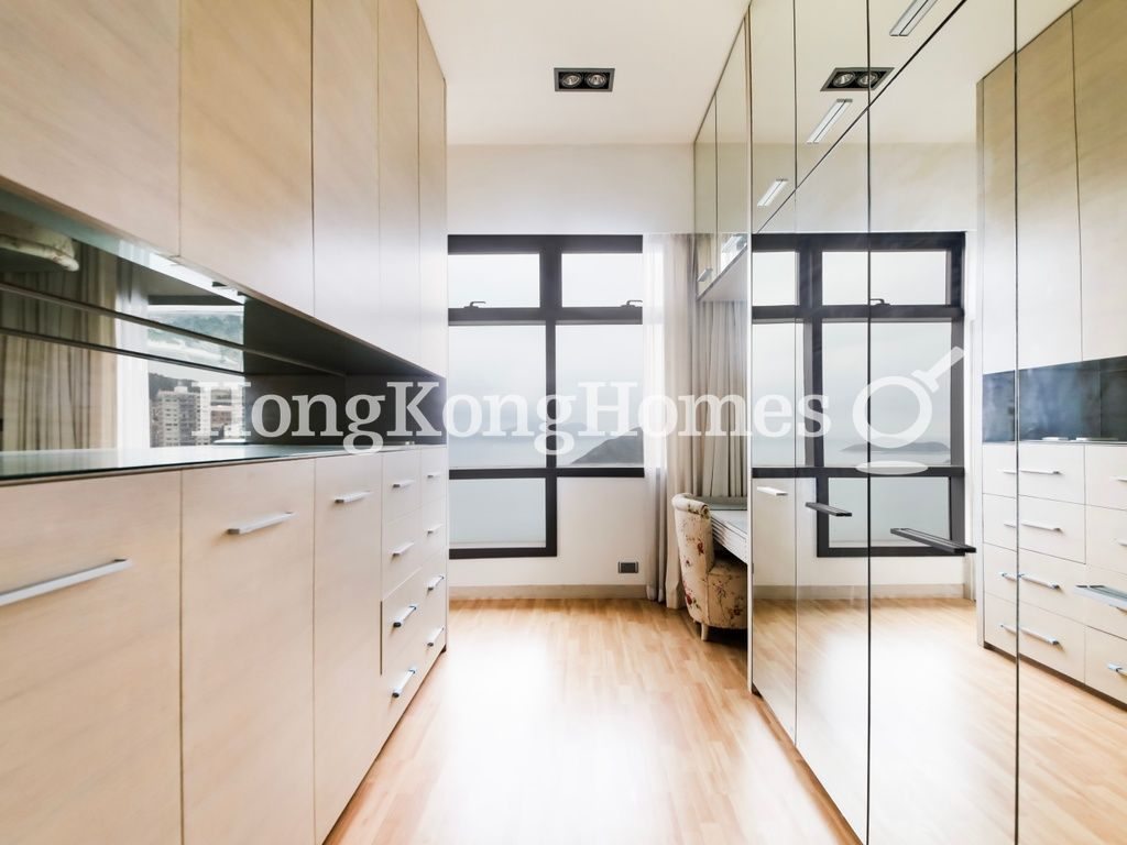 Dressing Area in Master Bedroom — Grosvenor Place, Repulse Bay