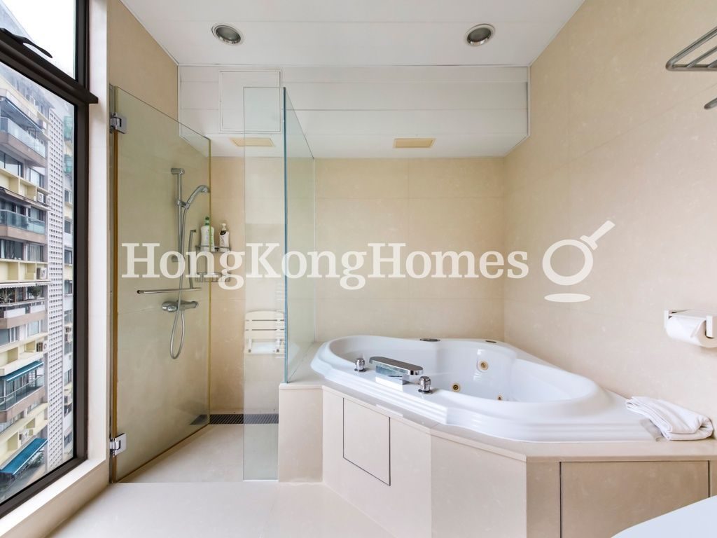 Master Bathroom — Grosvenor Place, Repulse Bay