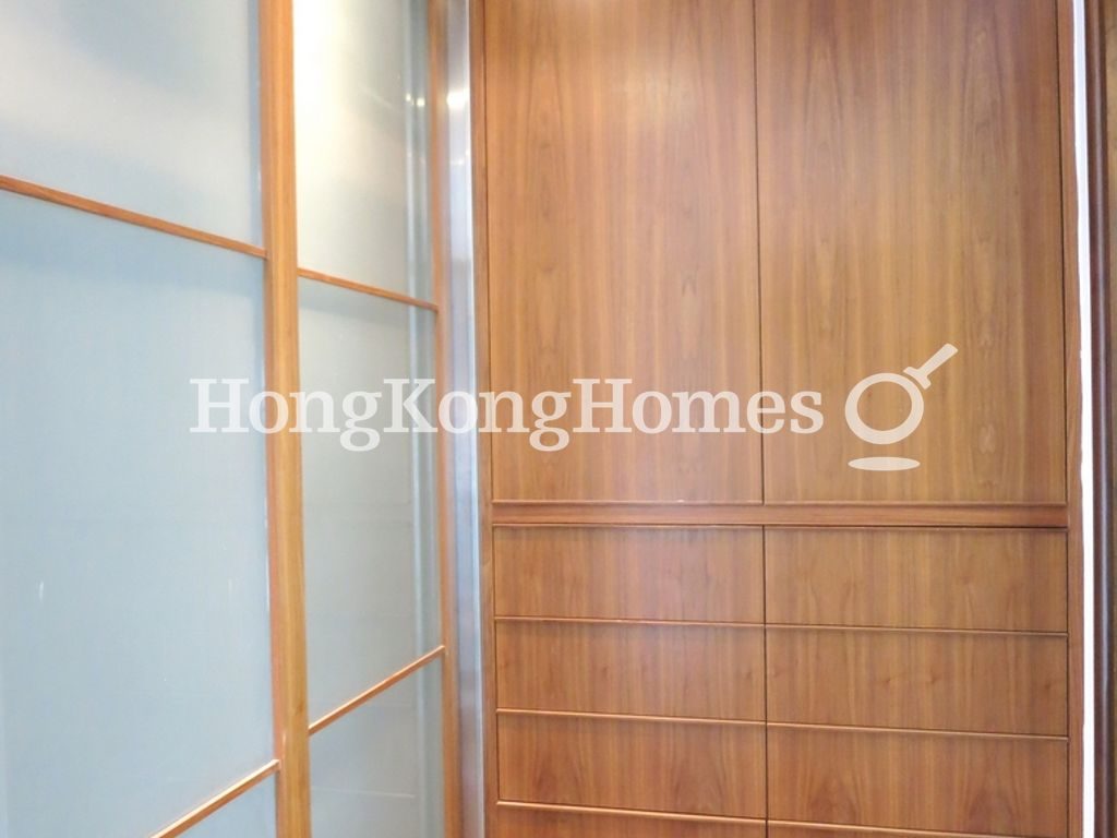Walk-in Closet in Master Bedroom — Grosvenor Place, Repulse Bay