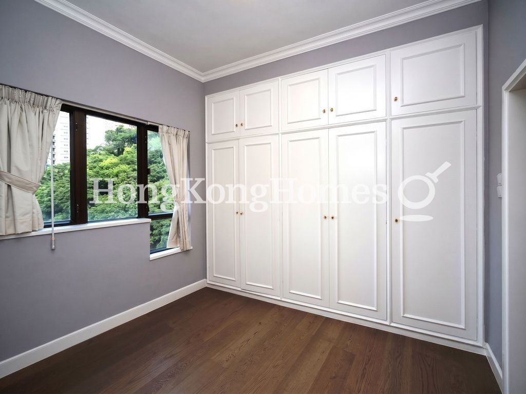 Built-in Wardrobe in Master Bedroom — Grenville House, Mid-levels Central