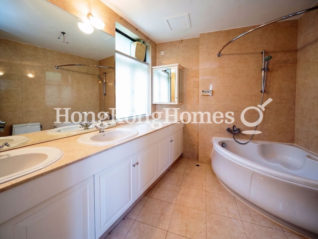 Master Bathroom — Grenville House, Mid-levels Central
