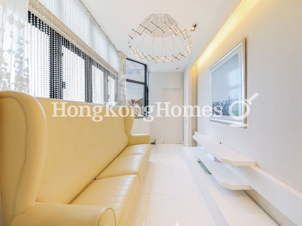 Family Room — Repulse Bay Road, 37 - Block 03, Repulse Bay