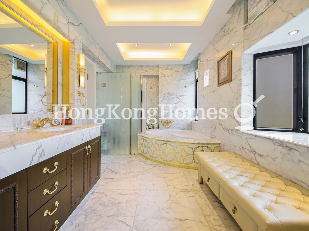 Master Bathroom — Repulse Bay Road, 37 - Block 03, Repulse Bay