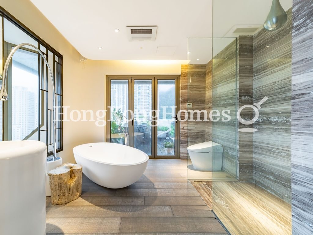 Master Bathroom — Regal Crest, Mid-levels West