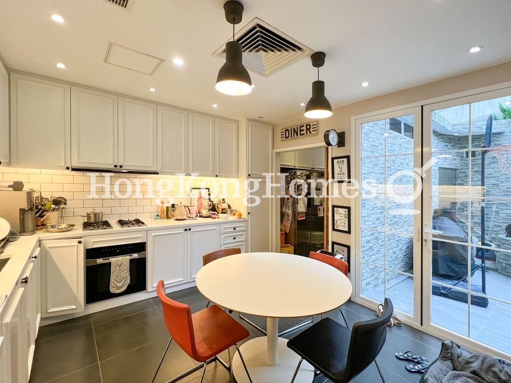 Kitchen — La Hacienda - Lower Townhouse, The Peak