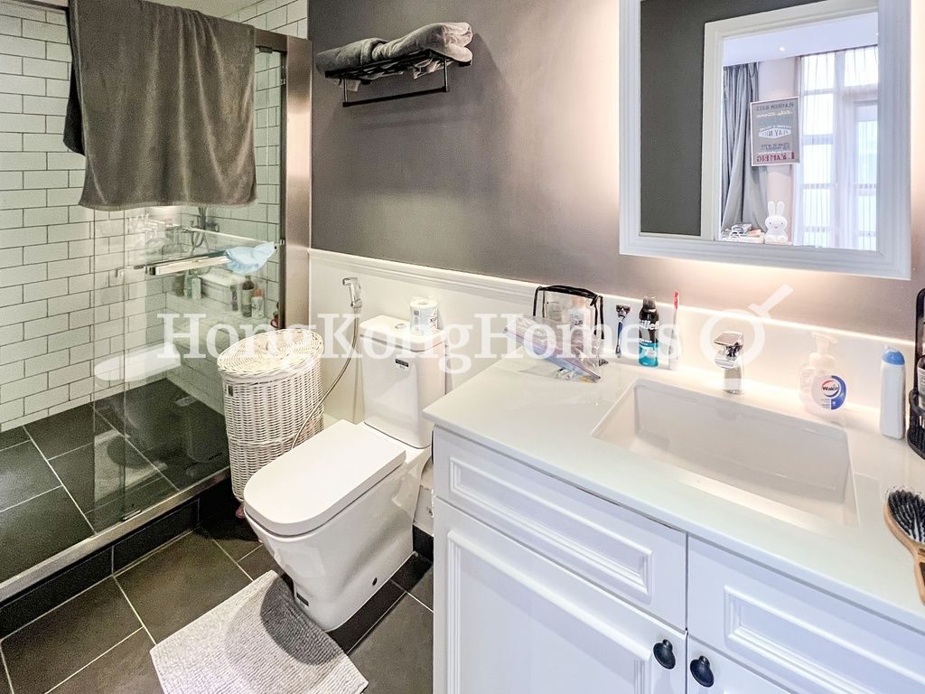 Second Ensuite Bathroom — La Hacienda - Lower Townhouse, The Peak