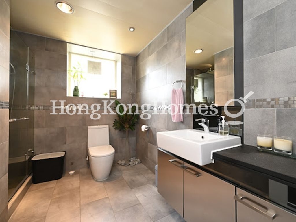 Guest Bathroom — Manderly Garden, Deep Water Bay