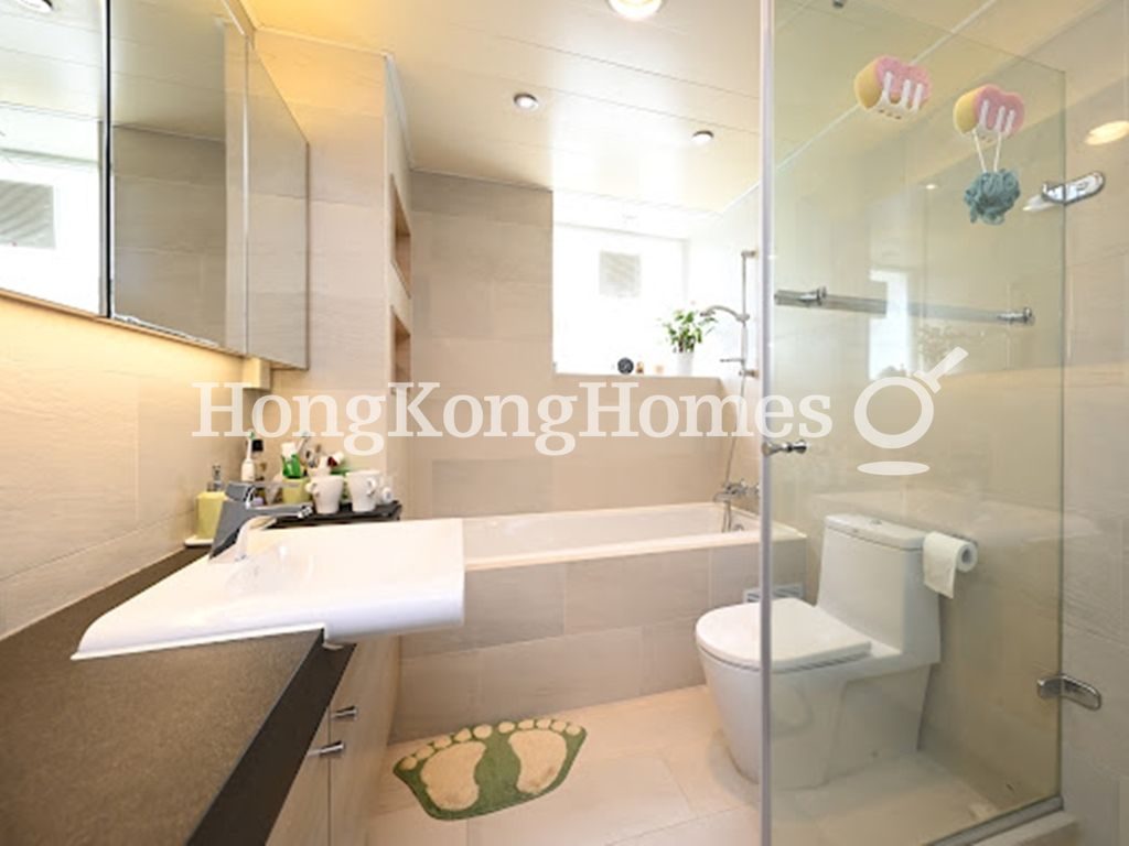 Guest Bathroom — Manderly Garden, Deep Water Bay