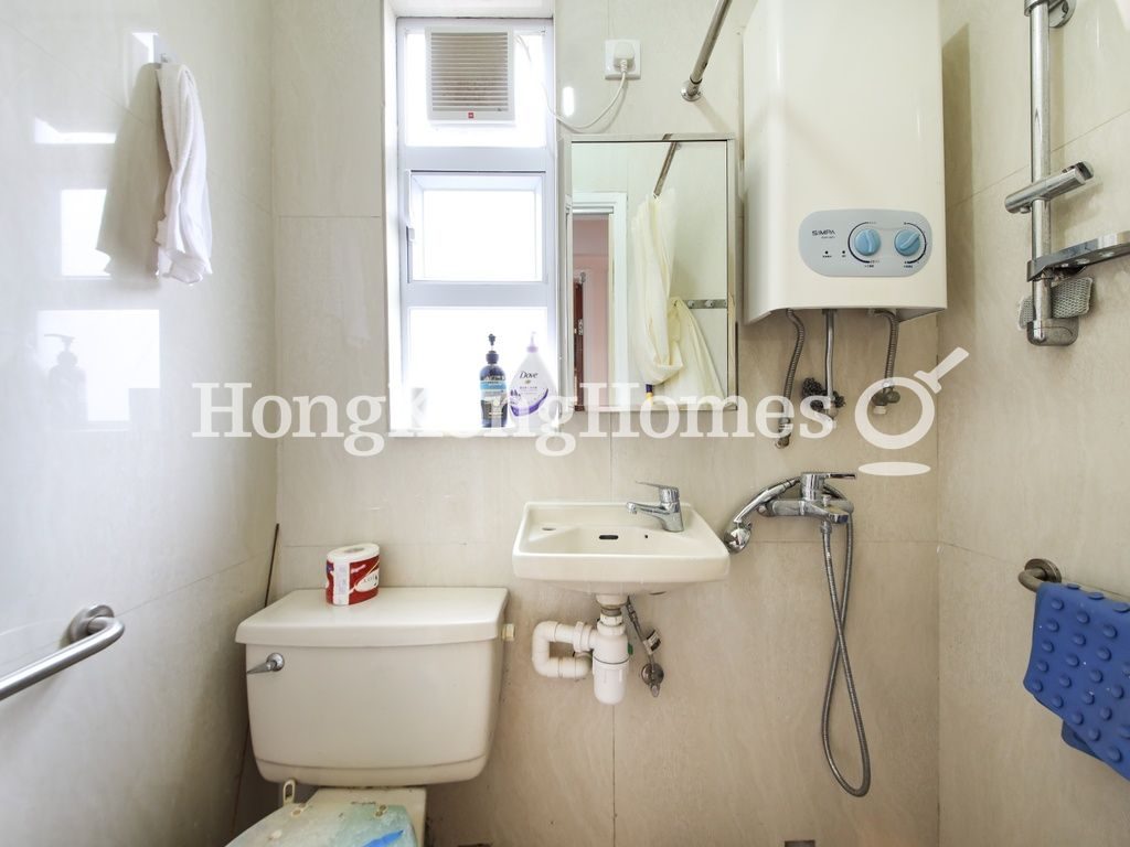 Guest Bathroom — Smithfield Terrace - Block C, Western / Kennedy Town