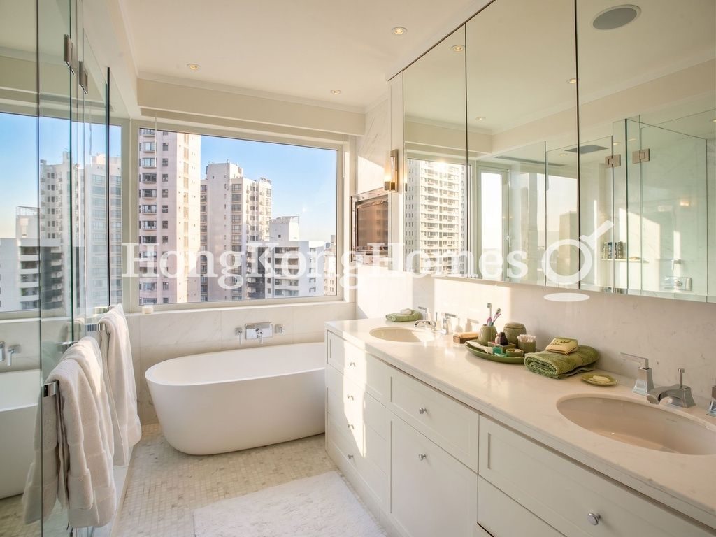 Master Bathroom — Grenville House, Mid-levels Central