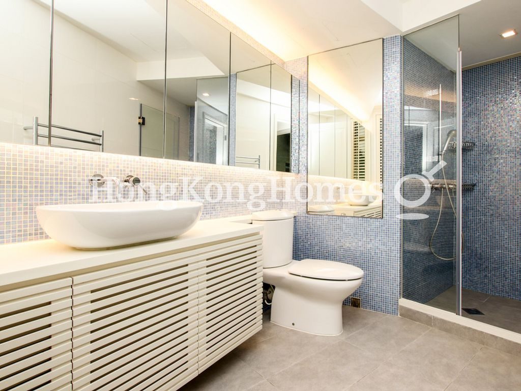 Master Bathroom — Grenville House, Mid-levels Central