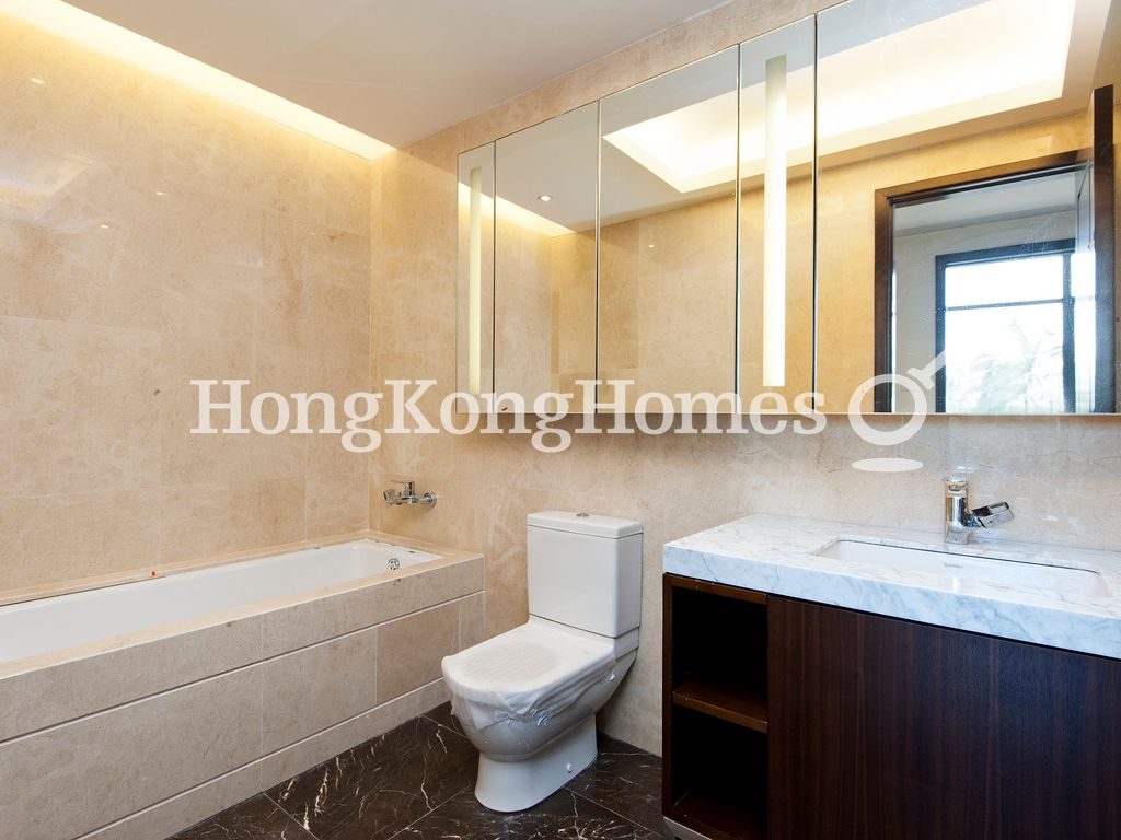 Second Ensuite Bathroom — Strawberry Hill, The Peak