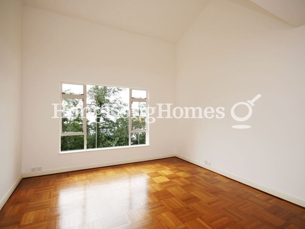 Third Ensuite Bedroom — Strawberry Hill, The Peak