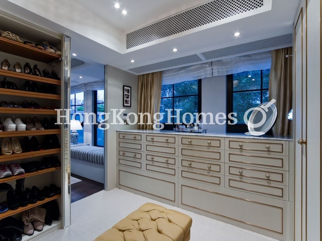 Walk-in Closet in Master Bedroom — Consort Rise, 17, Pokfulam