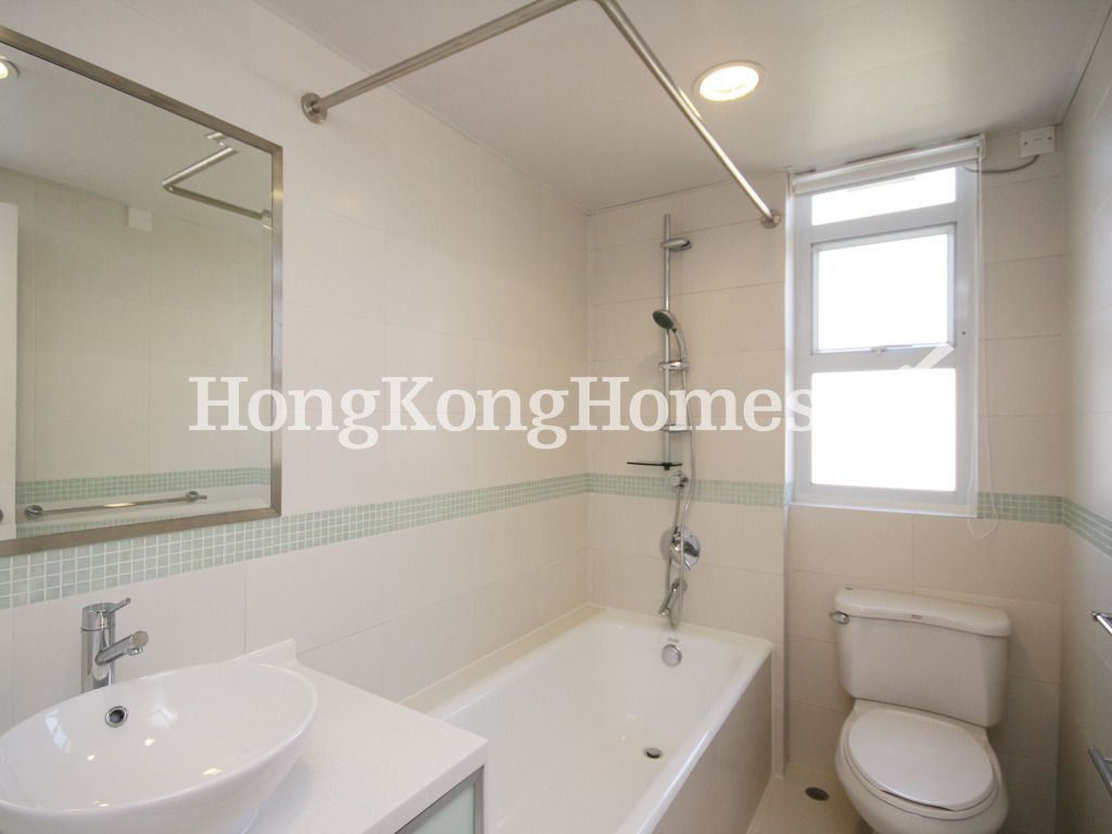 Guest Bathroom — Celestial Garden, Repulse Bay