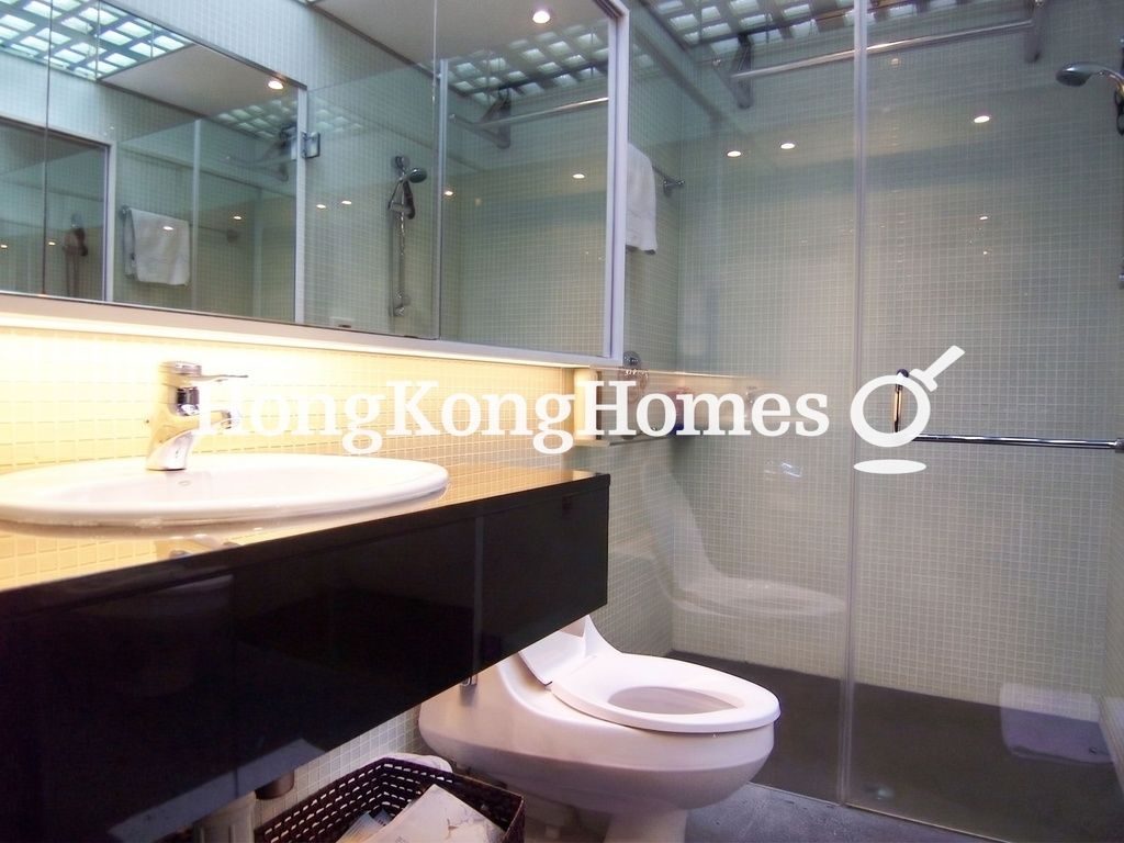 Guest Bathroom — Kellett Villas, The Peak