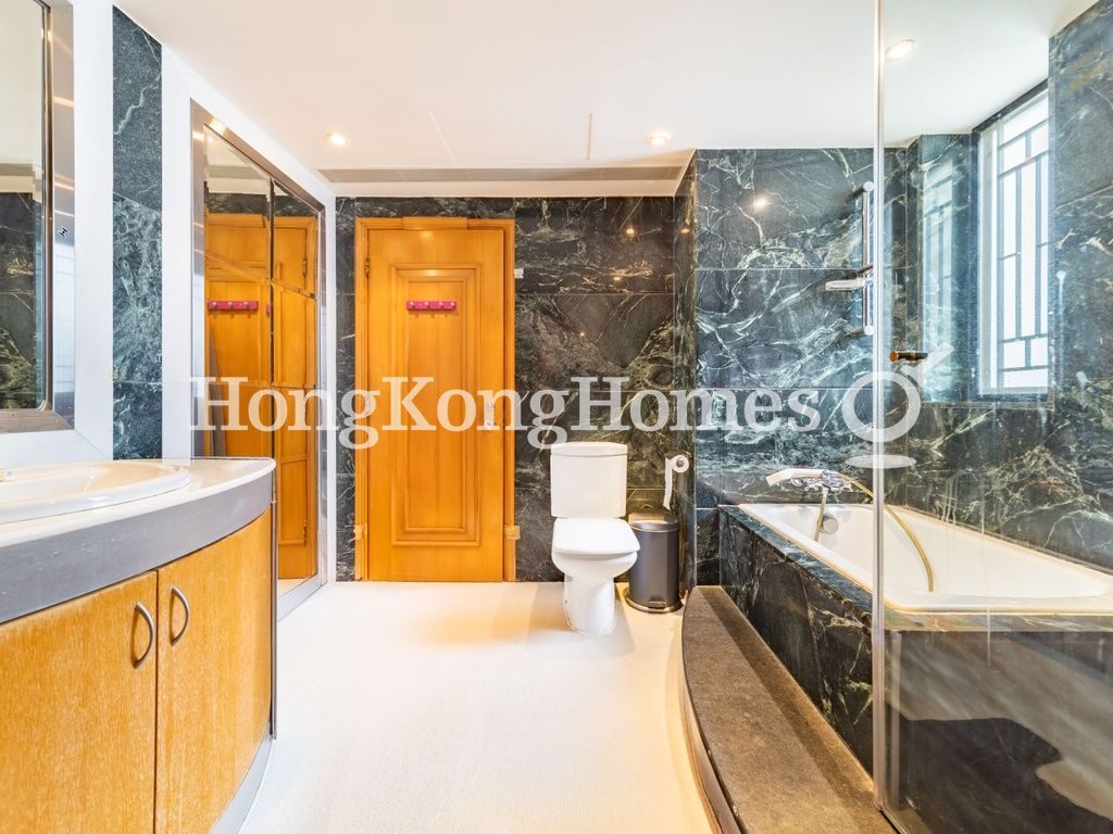 Second Ensuite Bathroom — Moorsom Road, 5, Jardine's Lookout
