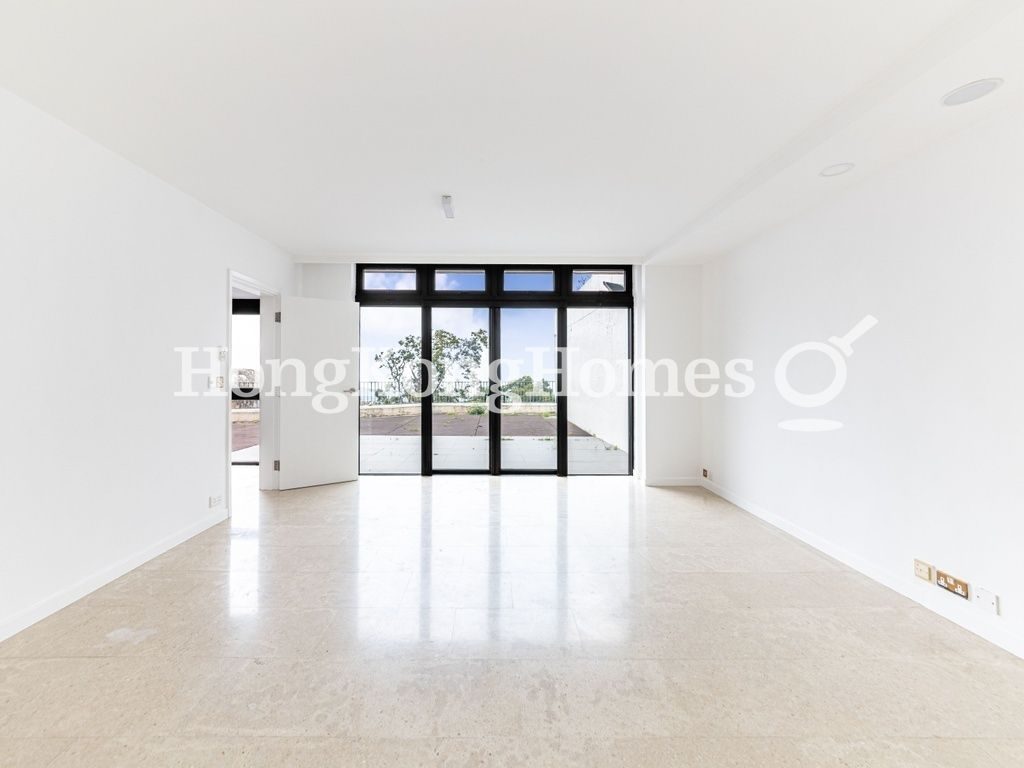 Family Room — Ondina Heights, The Peak