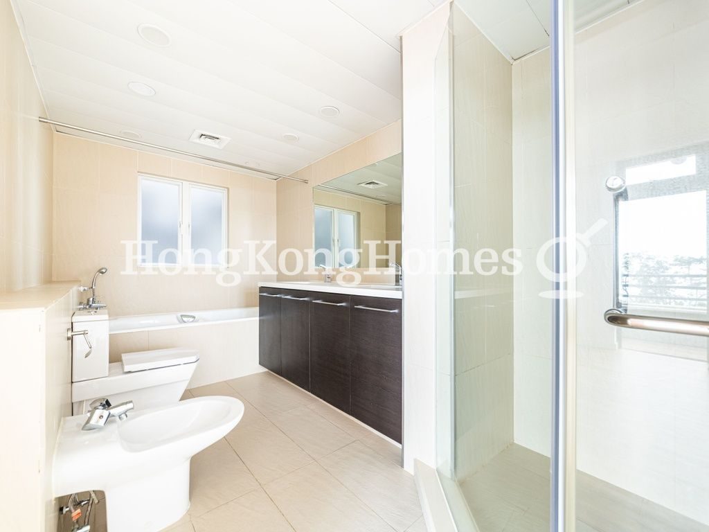 Master Bathroom — Ondina Heights, The Peak