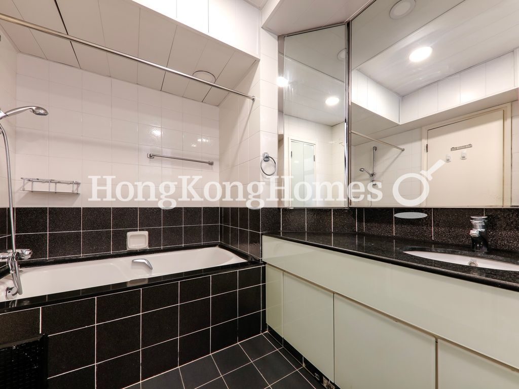 Guest Bathroom — Abergeldie, The Peak