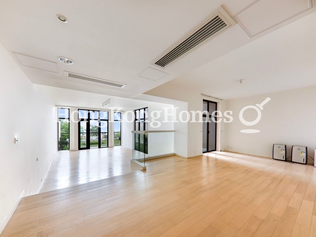 Living and Dining Room — Abergeldie, The Peak