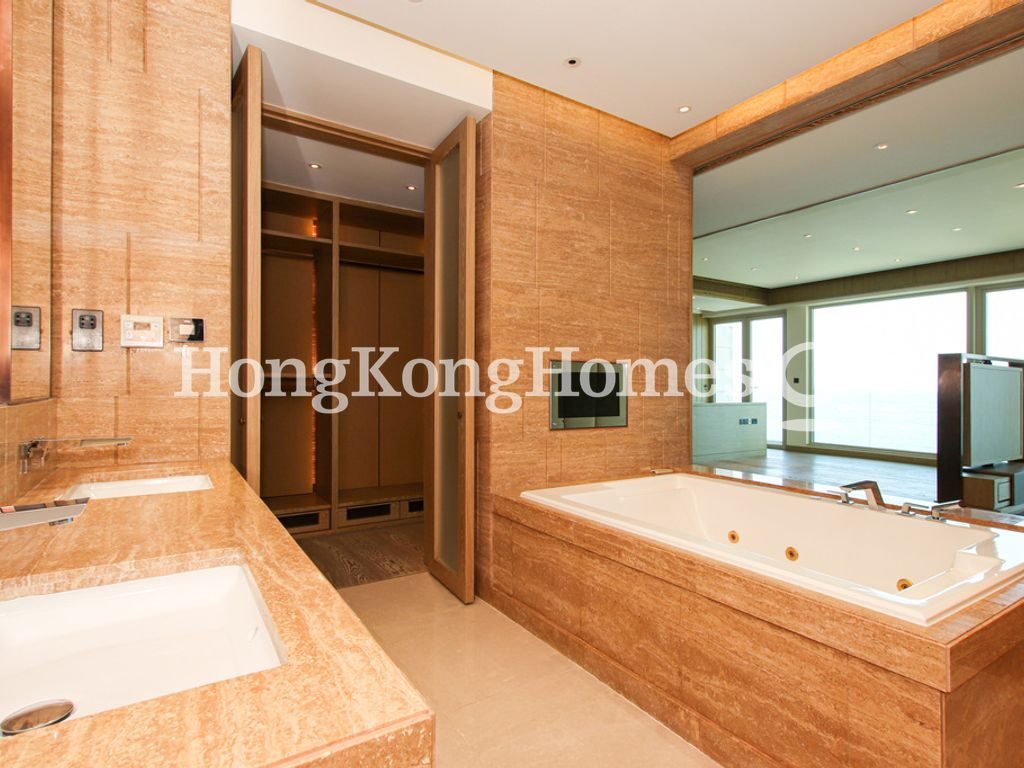 Master Bathroom — Residence Bel-Air - Phase 05, Villa Bel-Air, Pokfulam