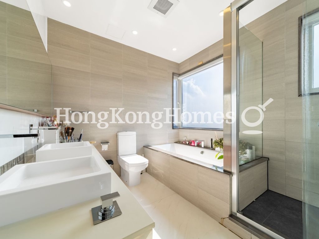 Master Bathroom — Pollock's Path, 11, The Peak