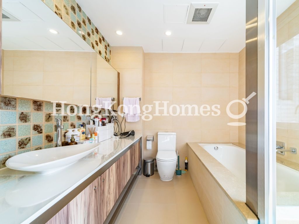 Second Ensuite Bathroom — Pollock's Path, 11, The Peak