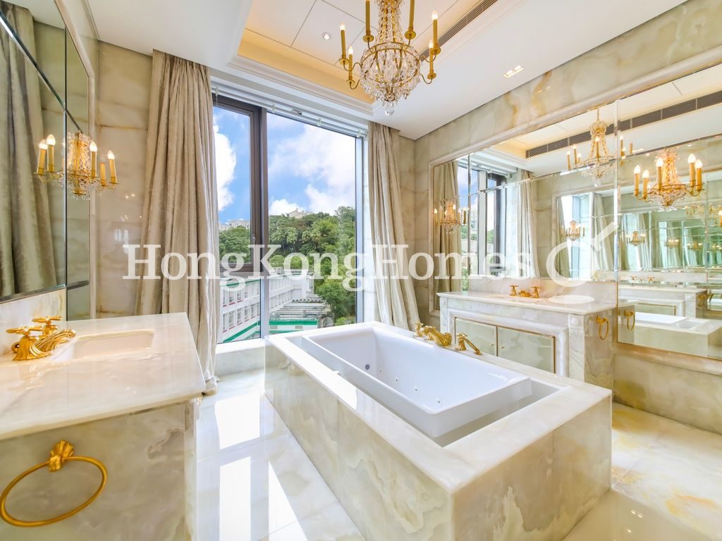 Master Bathroom — 3 Plunkett's Road, The Peak