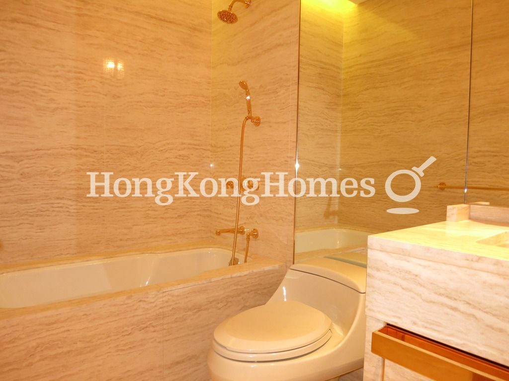 Second Ensuite Bathroom — 3 Plunkett's Road, The Peak