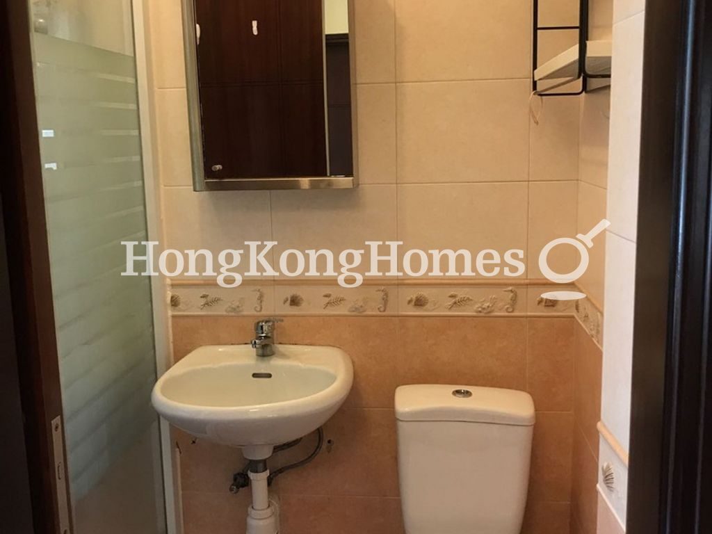 Guest Bathroom — Chung Yin Court, Mid-levels West