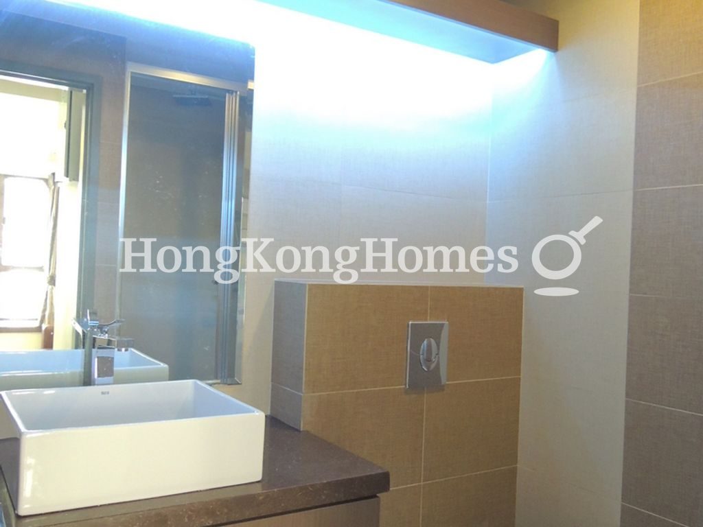 Guest Bathroom — Honor Villa, Mid-levels West