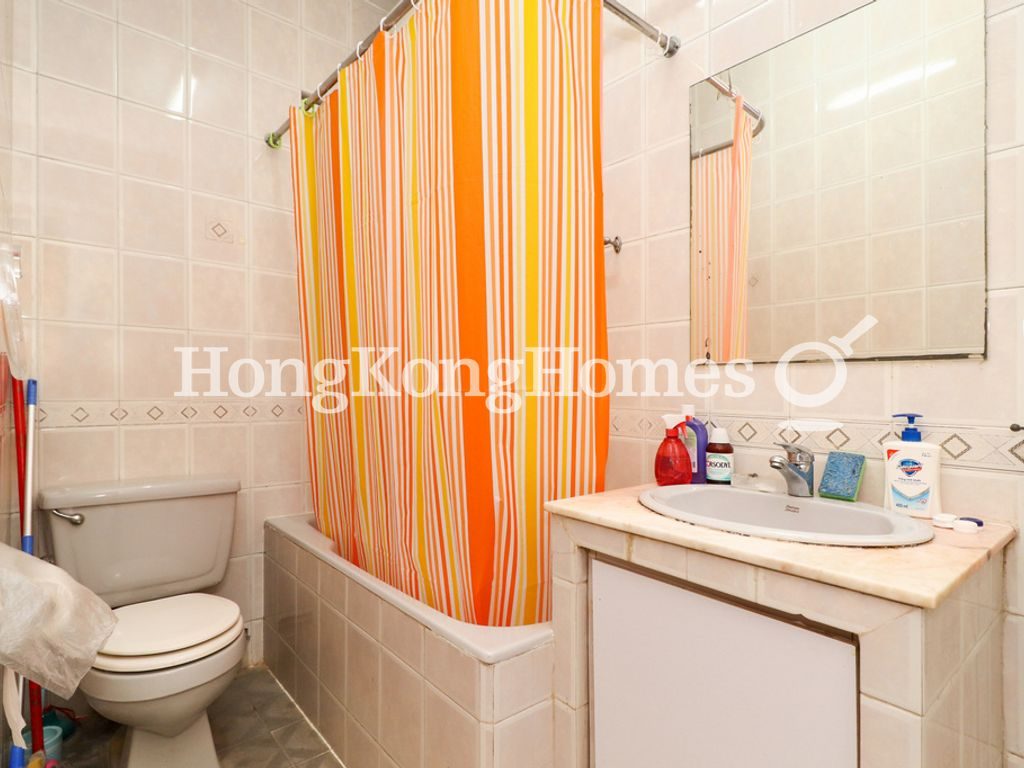 Guest Bathroom — Metropole Building - Phase 2, (Flat 24-29), North Point