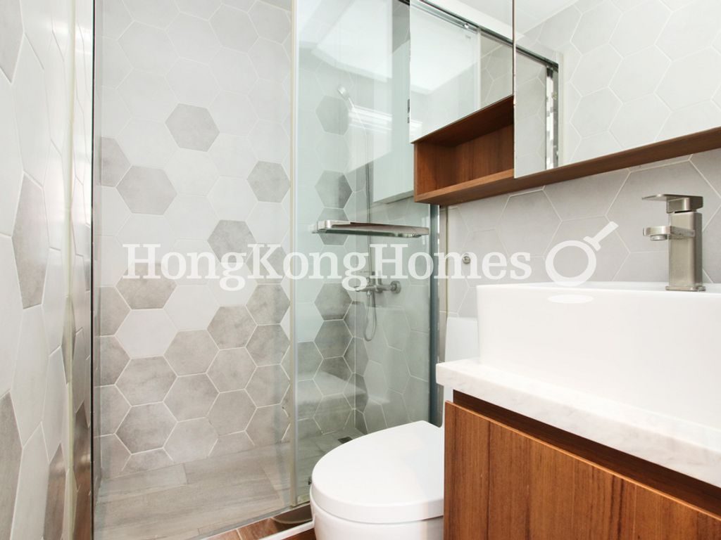 Bathroom — Windsor Court, Mid-levels West