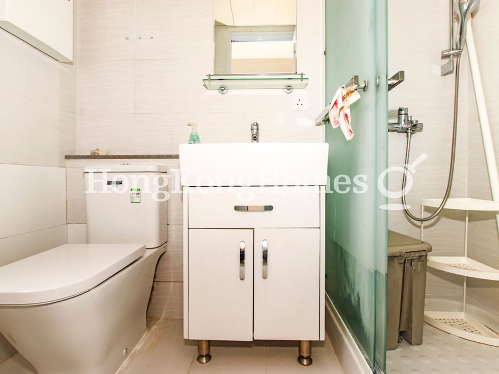 Bathroom — Connaught Garden-Block 2, Sai Ying Pun