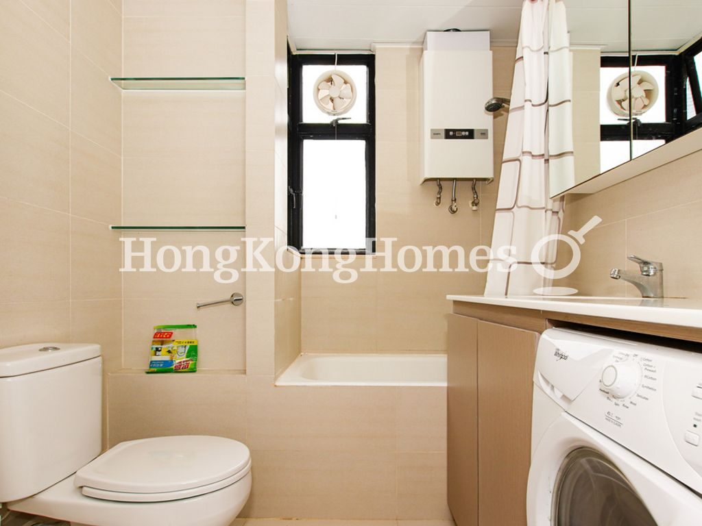 Guest Bathroom — St. Louis Mansion, Mid-levels Central