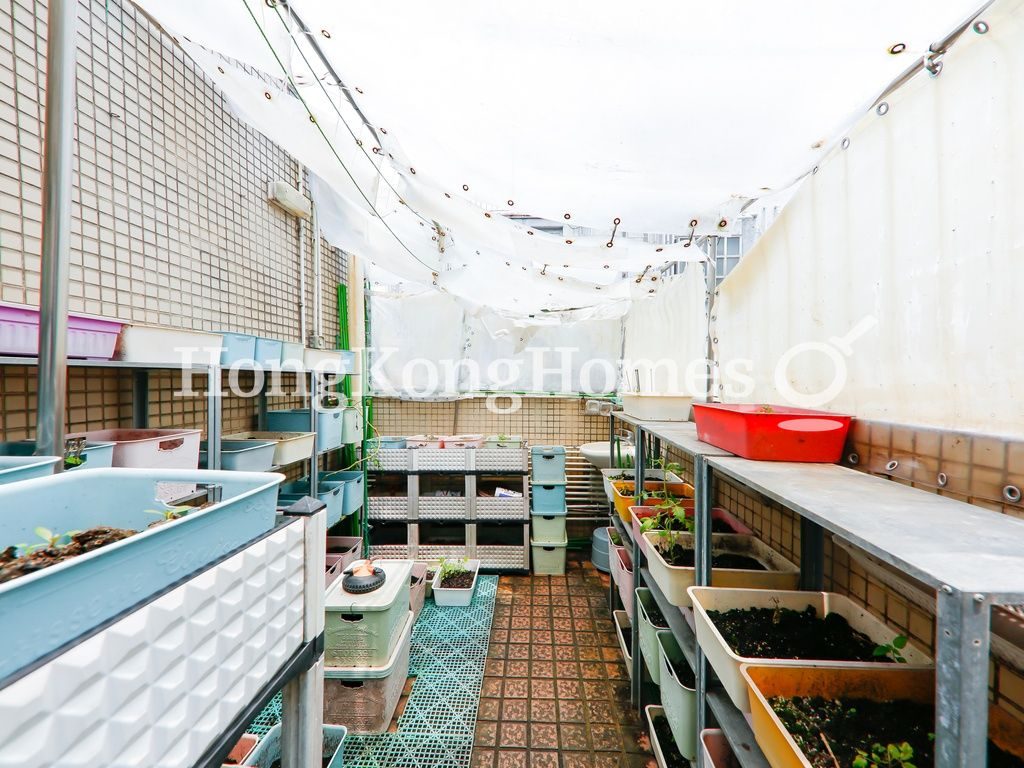 Private Roof Terrace — Charmview Court, Pokfulam
