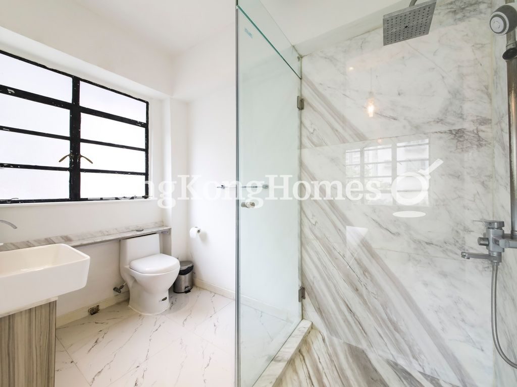 Ensuite Bathroom — Fook On Building, Sai Ying Pun