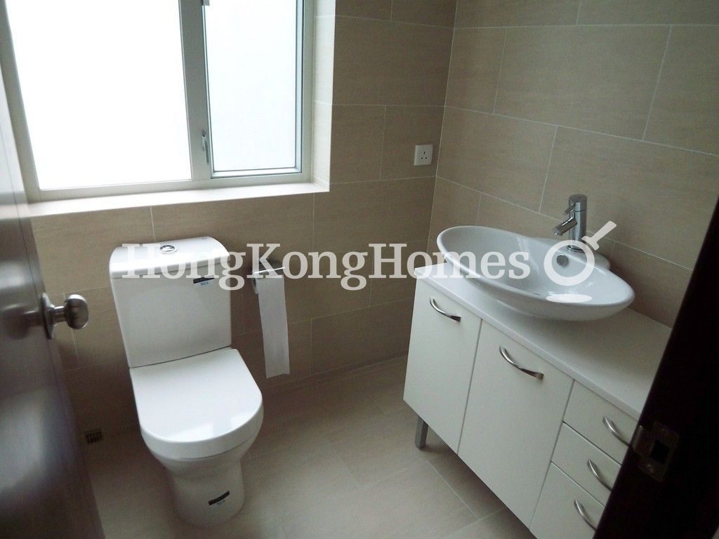 Master Bathroom — Malahon Apartments, Causeway Bay
