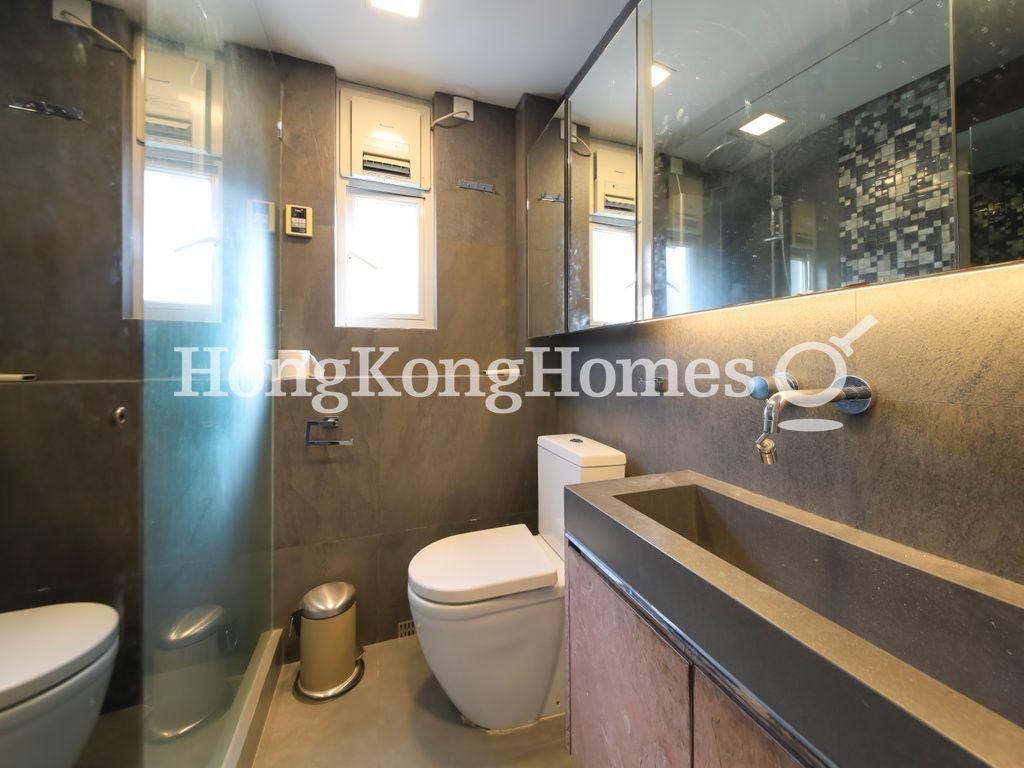 Guest Bathroom — Beverly House, Happy Valley