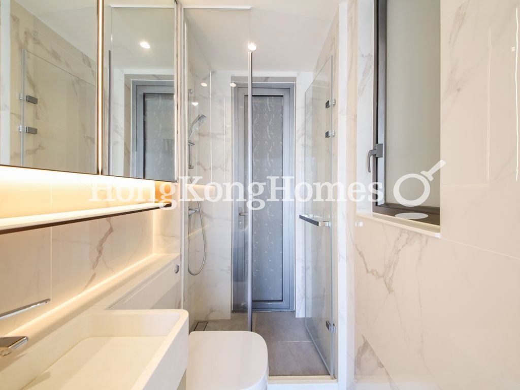 Ensuite Bathroom — Caine Hill, Mid-levels West