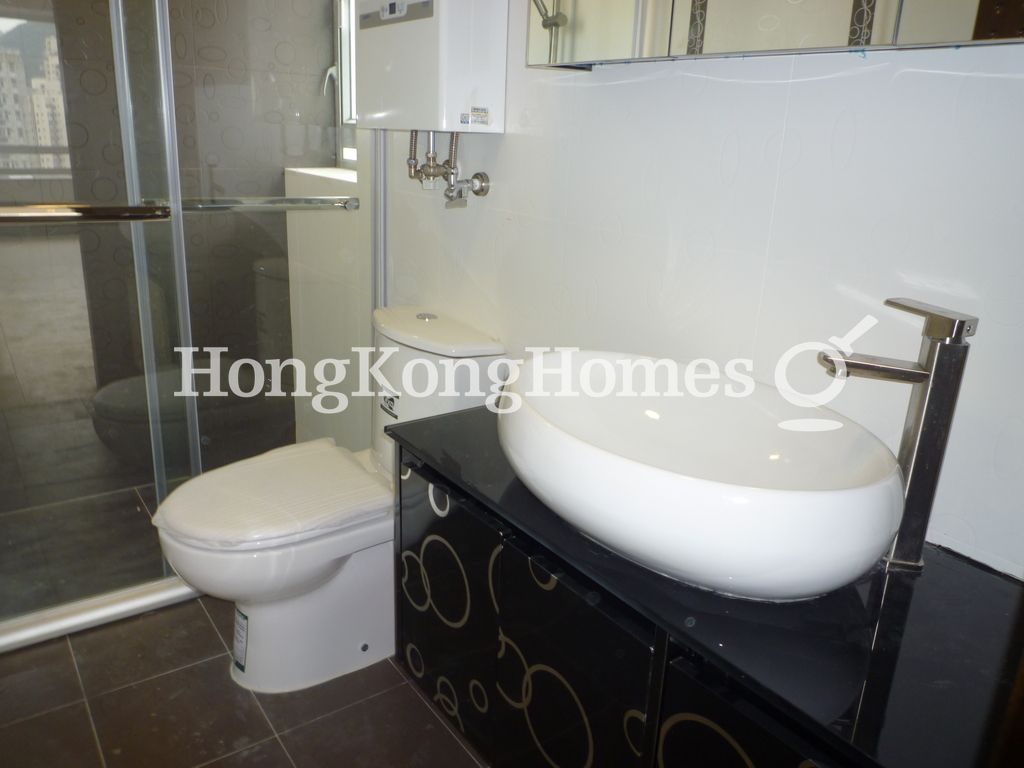 Bathroom — Hing Wong Building, Western / Kennedy Town