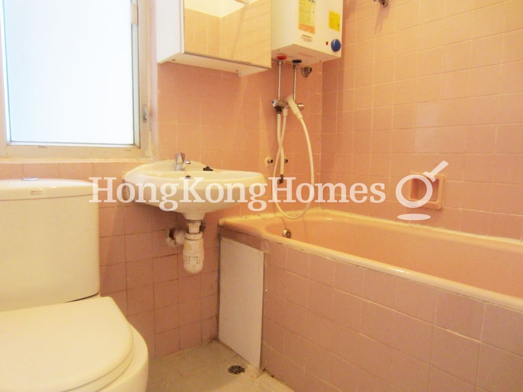 Guest Bathroom — Lok Sing Centre - Block B, Causeway Bay