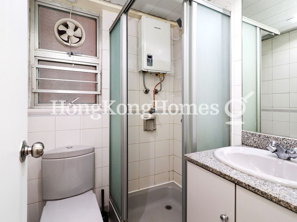 Guest Bathroom — South Horizons - Phase 03, Tower 20, Mei Cheung Court, Ap Lei Chau
