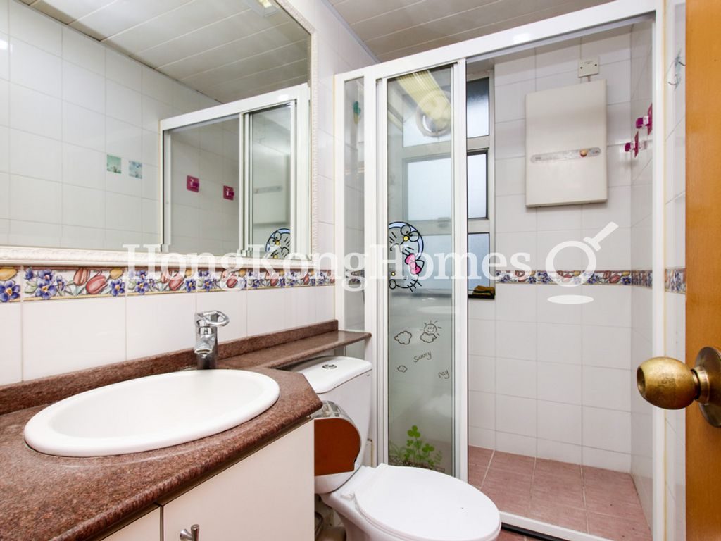 Bathroom — Kin Lee Building - Block A, Wan Chai