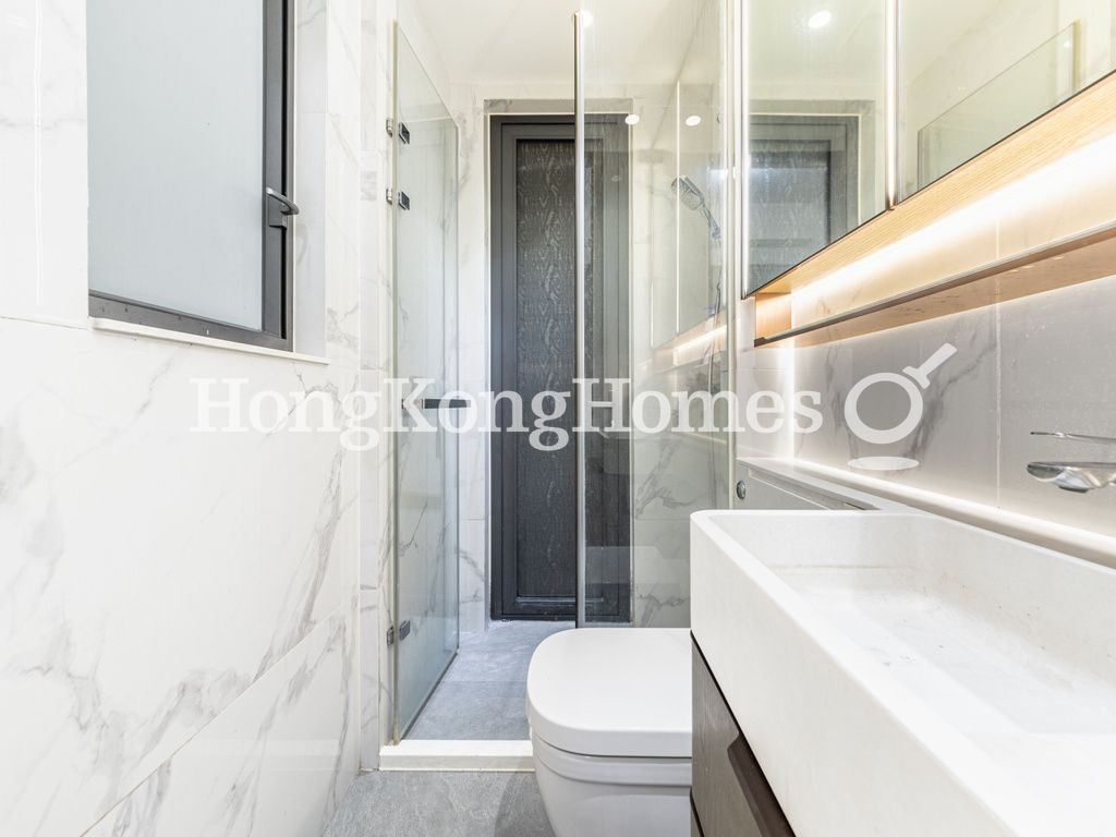 Ensuite Bathroom — Caine Hill, Mid-levels West